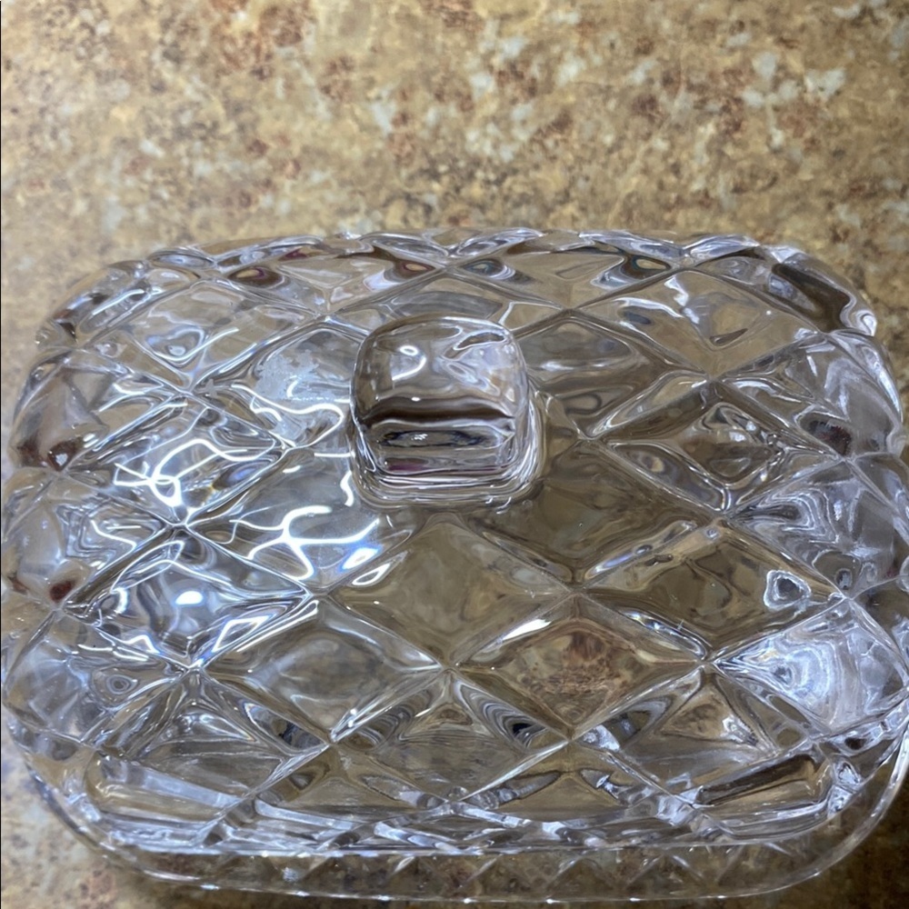 Crystal Clear Glass Butter Dish - Picture 3 of 12